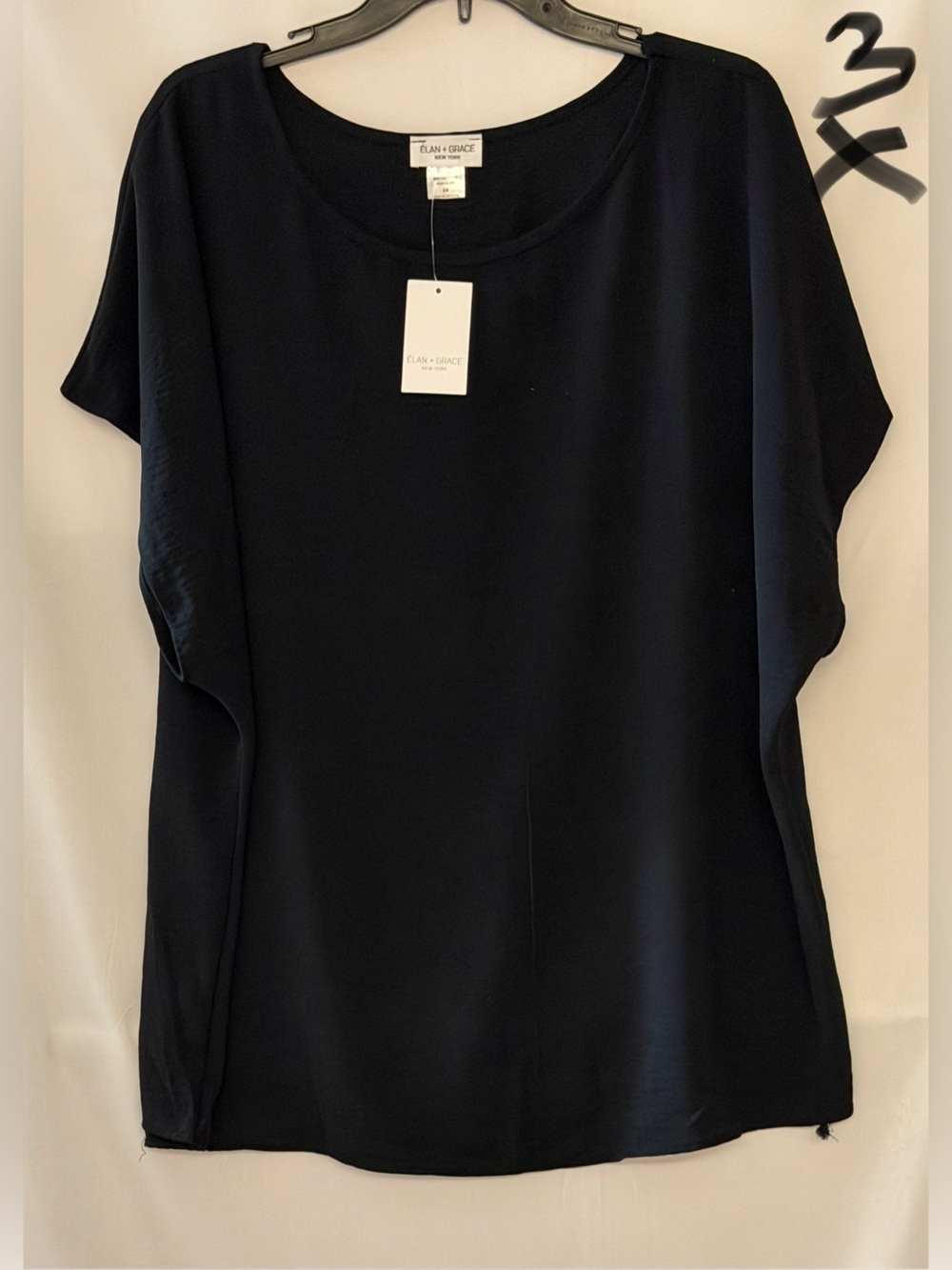 Black Short Sleeve Scoop Neck Tee